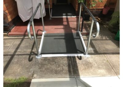 Timber ramp with bilateral galvanised rails