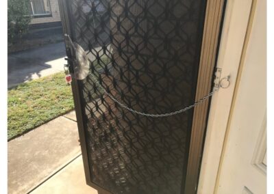 Pull cord chain for screen door